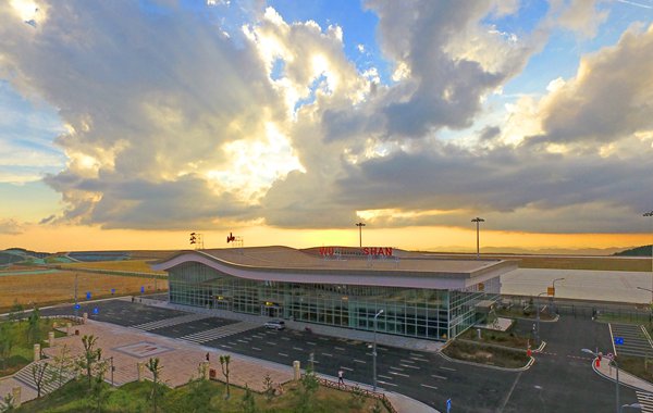 2019年8月16日，素有“云端機(jī)場”之稱的重慶巫山機(jī)場正式通航。重慶機(jī)場集團(tuán)供圖