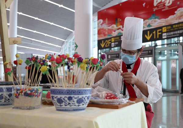 重慶機場T3航站樓內(nèi)舉行的文化活動。重慶機場集團供圖