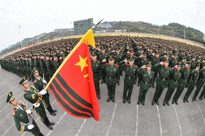 12��1������㕃xʽ�F(xi��n)��(ch��ng)����(zh��n)ʿ�������侯���(du��)���f��(y��n)��������־�z (1)