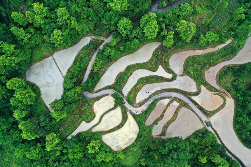 ؑcǭ^(q)ʯ(zhn)ɽgæz