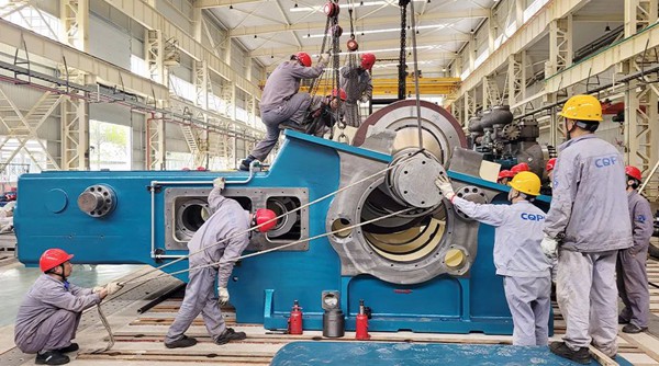 重泵公司技術(shù)團(tuán)隊(duì)完成國(guó)內(nèi)壓力最高尾礦輸送用礦漿泵機(jī)組研制。重慶機(jī)電集團(tuán)供圖