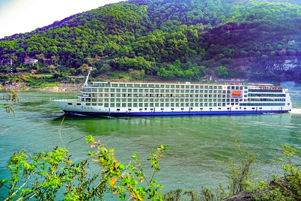 “世紀(jì)凱歌”號游輪外觀。世紀(jì)游輪供圖