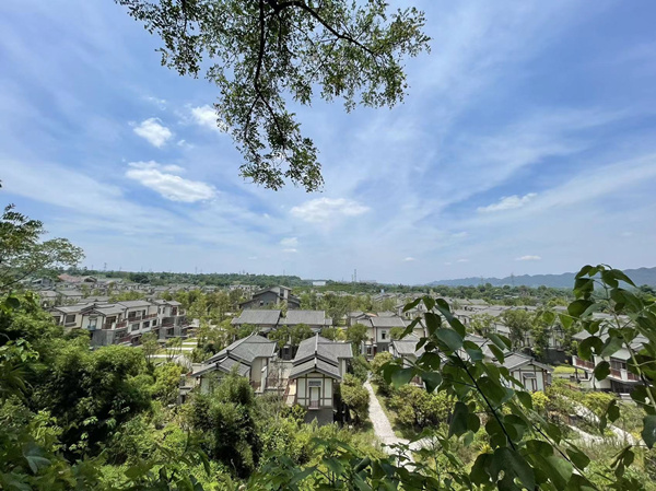 英雄灣村即將交付的“田園民居”。夏祥洲攝