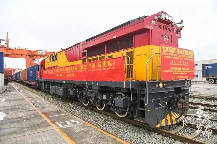 “陸海新通道”整車出口常態(tài)化班列（資料圖）。鄒樂攝