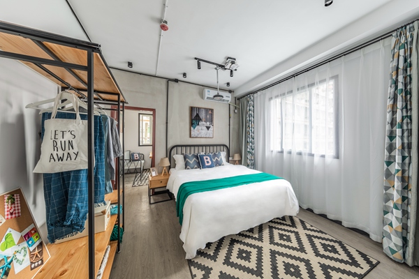 嘛嘛公寓。