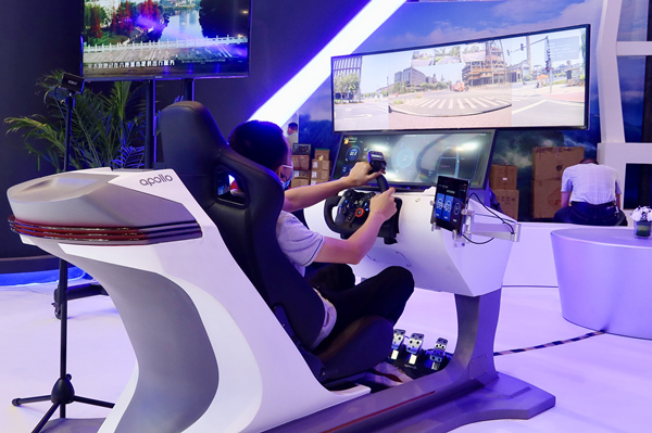 市民在江北館內(nèi)體驗(yàn)。龔皓月攝