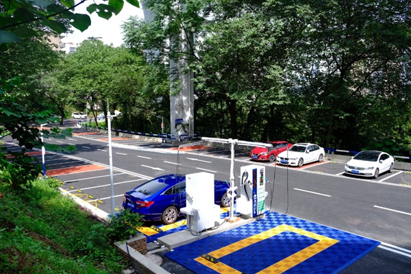 軌道銅元局站便民停車場(chǎng)。郭旭攝