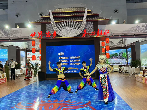 苗族歌舞《花線囊》亮相彭水展廳。蔣海濤攝