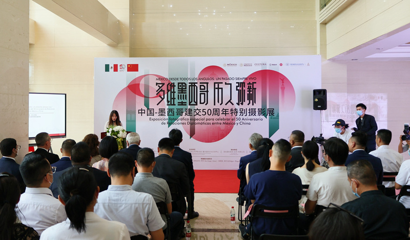 攝影展開幕式現(xiàn)場。李聰沖攝