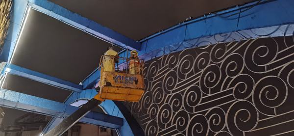 工作人員作業(yè)。沙坪壩區(qū)市政工程處供圖