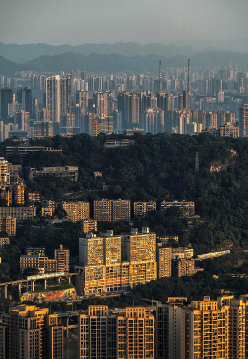 “249米一眼看重慶”活動(dòng)攝影作品。觀音橋1號(hào)供圖