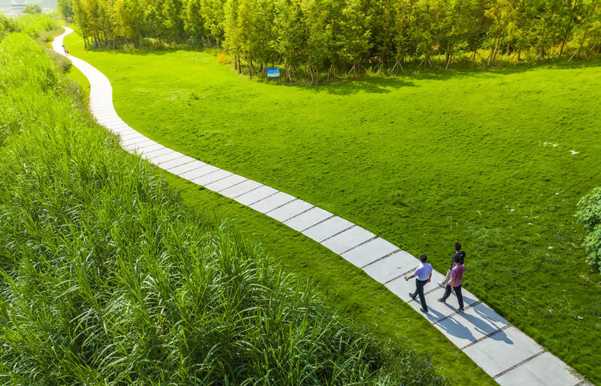 重慶巴南區(qū)花溪河生態(tài)綠道。劉紀(jì)湄攝