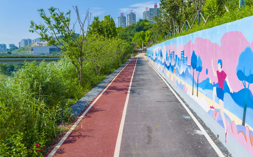 重慶巴南區(qū)花溪河生態(tài)綠道。劉紀(jì)湄?cái)z