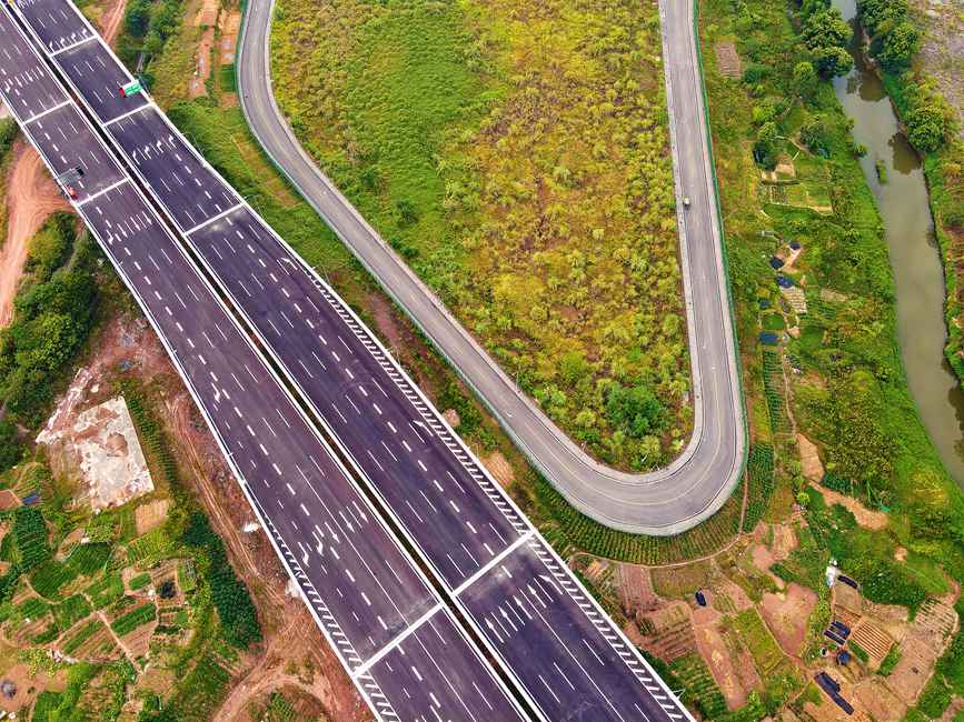 坪山大道順利通過竣工聯(lián)合驗收