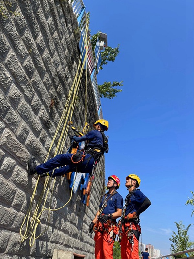 訓(xùn)練現(xiàn)場。渝中區(qū)消防救援支隊供圖