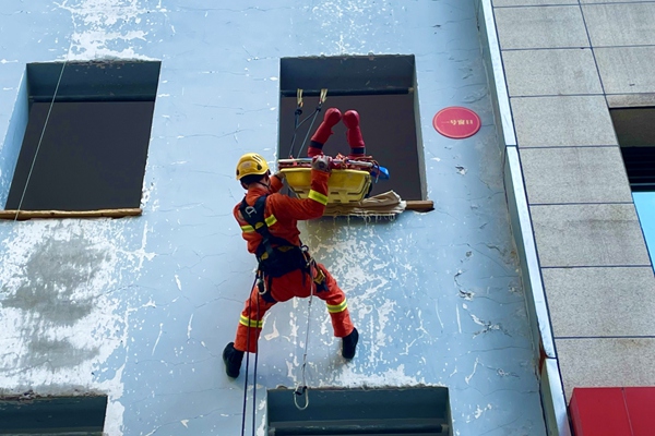 訓(xùn)練現(xiàn)場(chǎng)。渝中區(qū)消防救援支隊(duì)供圖