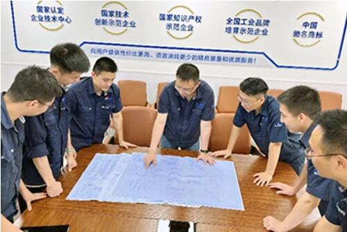 重通集團(tuán)壓縮機(jī)技術(shù)團(tuán)隊(duì)。重慶機(jī)電集團(tuán)供圖