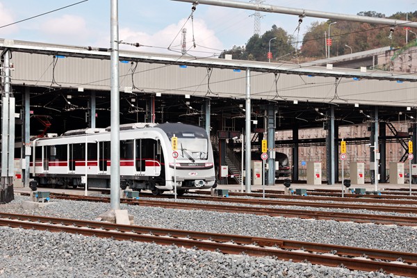 9號線二期不載客試運(yùn)行。重慶交通開投軌道集團(tuán)供圖