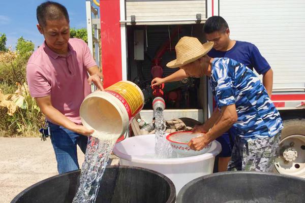 為村民提供用水。忠縣縣委宣傳部供圖