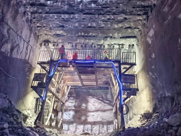 工程施工現(xiàn)場(chǎng)。周捷攝