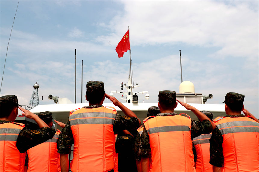 武警重慶總隊(duì)船艇支隊(duì) 老兵深情告別戰(zhàn)艦