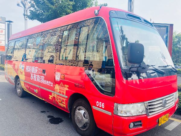 “漫游不夜南濱”觀光巴士。南岸區(qū)委宣傳部供圖