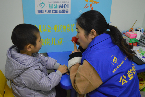 童聲計劃為殘疾兒童開展語音康復訓練。重慶市民政局供圖