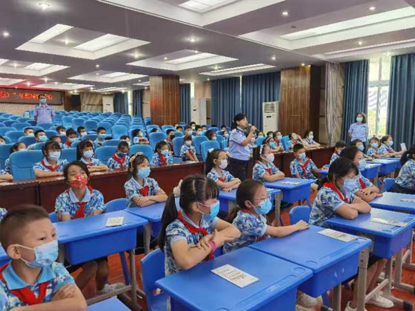 “護(hù)苗行動進(jìn)校園”活動現(xiàn)場。江北區(qū)委宣傳部供圖