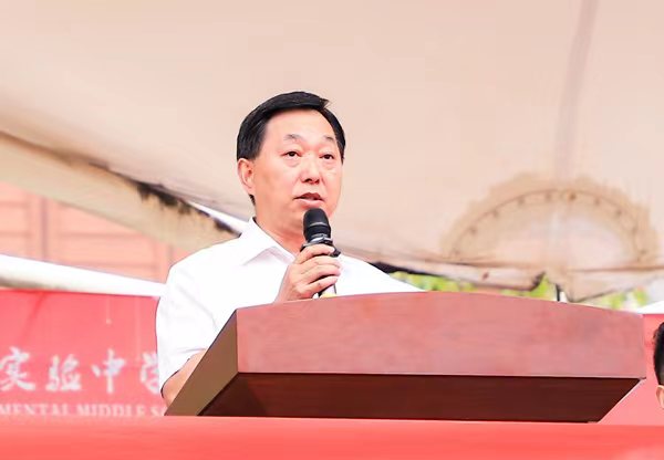 重慶一中黨委書記、校長(zhǎng)唐宏宇。駱冬雪攝