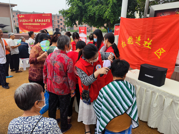 三下鄉(xiāng)活動(dòng)現(xiàn)場(chǎng)。雷婷婷攝  