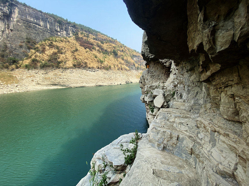 陡峭的烏江棧道。黃河攝