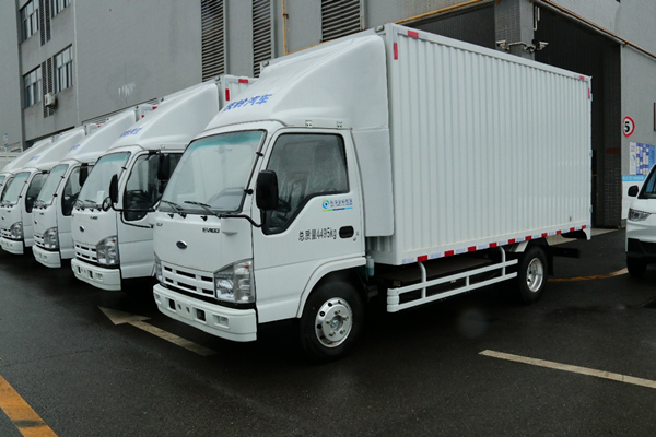 新能源電動載重輕卡。重慶銀行 供圖