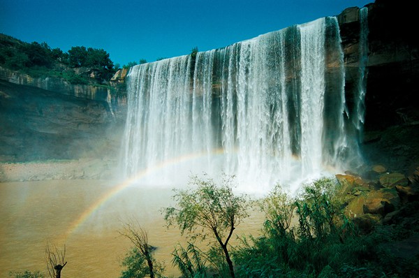 萬(wàn)州大瀑布。萬(wàn)州區(qū)文化旅游委供圖