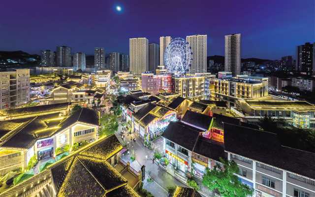 南川探索老舊城區(qū)更新新路徑，打造東街文旅商業(yè)綜合體，成為引客入城和城市旅游的新引擎。攝/汪新