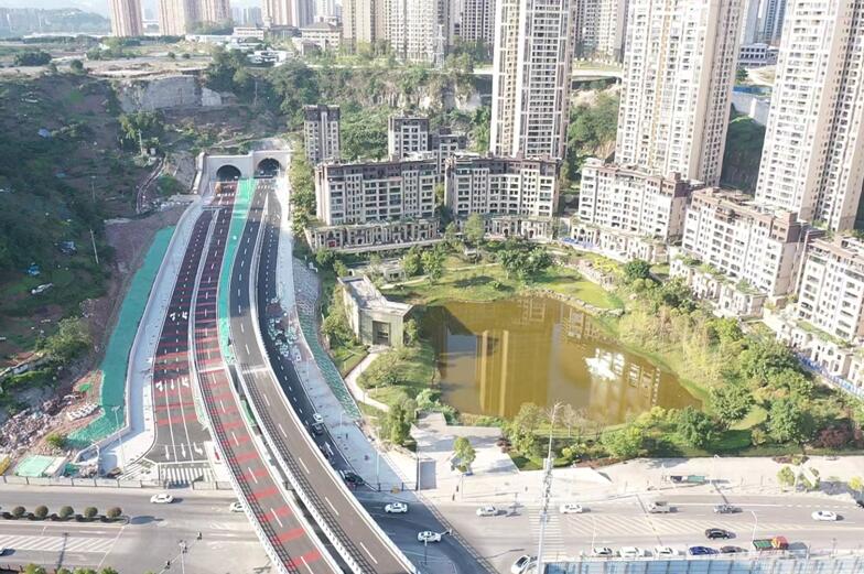 新九中路。重慶城投建設(shè)公司 供圖