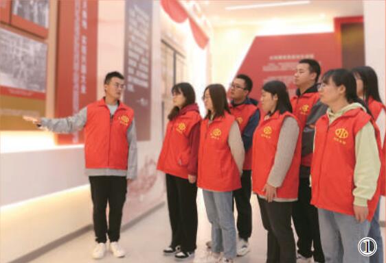 江蘇省宿遷市泗洪縣水利局工作人員學(xué)習(xí)黨史。劉成龍攝（人民視覺(jué)）