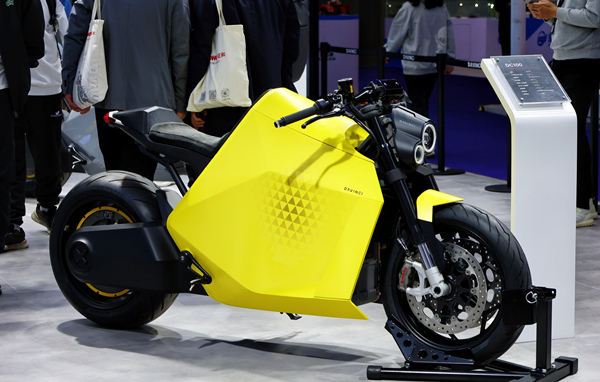 亮相展車800多款。李聰沖攝