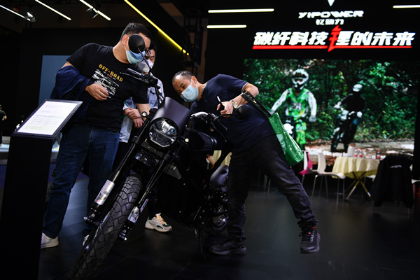 新能源電動(dòng)車成為了本屆摩博會(huì)的主流趨勢(shì)。鄒樂攝