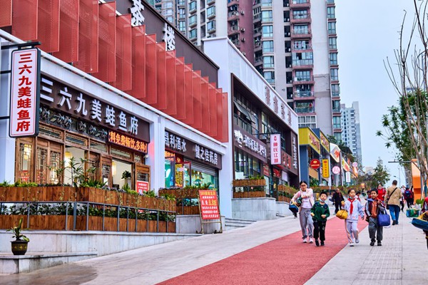 石楊路沿線改造后的白天實(shí)景。九龍城市更新公司供圖