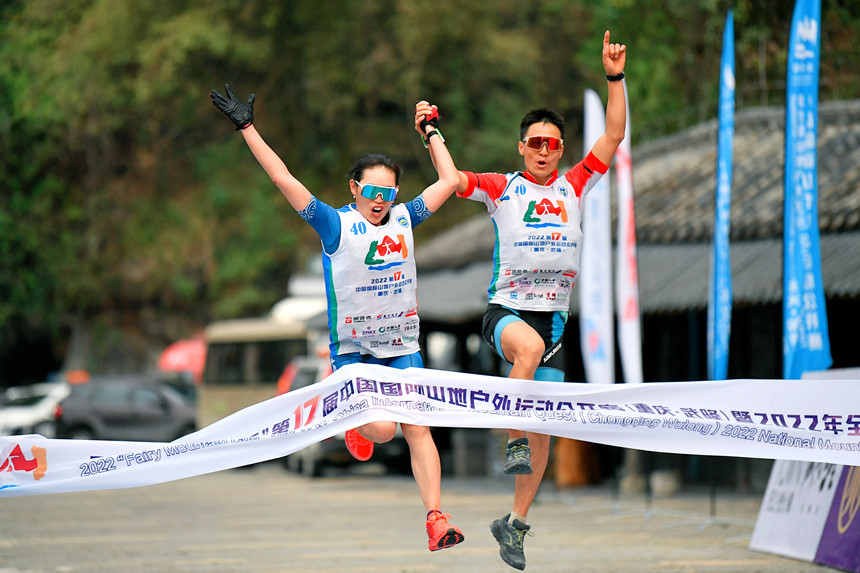 運(yùn)動(dòng)員到達(dá)公開賽第三賽段比賽終點(diǎn)。