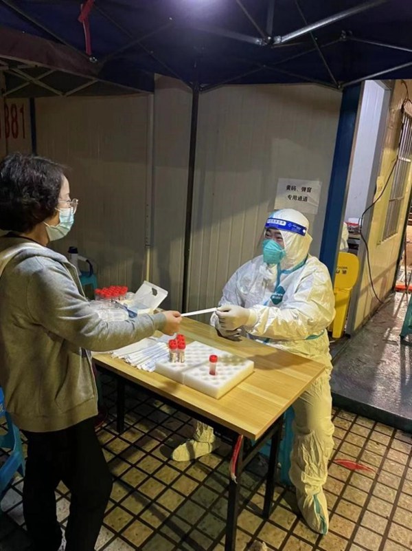 重慶燃?xì)饧瘓F北碚分公司黨員志愿者助力轄區(qū)疫情防控。徐志宏攝