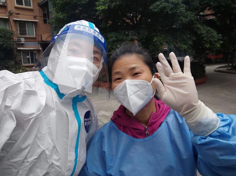 趙瀟與婆婆朱麗萍。受訪者供圖