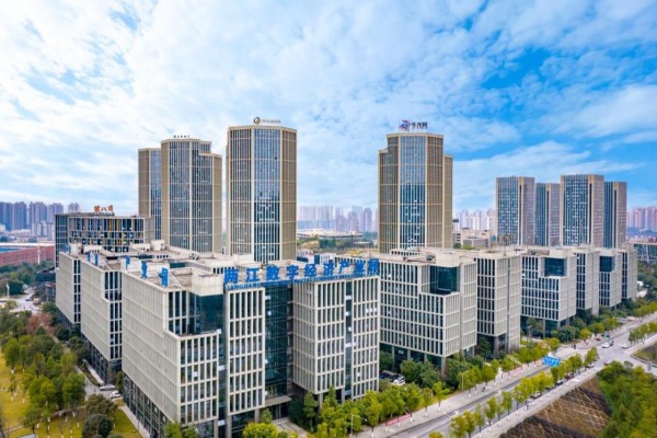 兩江數(shù)字經(jīng)濟產(chǎn)業(yè)園。藍天攝