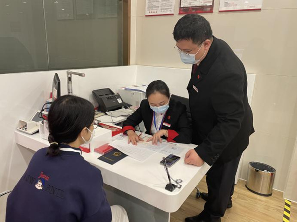 中信銀行重慶大渡口支行開(kāi)通金融服務(wù)保供綠色通道。中信銀行重慶分行供圖