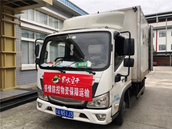 疫情防控物資保障運輸車。重慶市農(nóng)產(chǎn)品加工業(yè)協(xié)會供圖