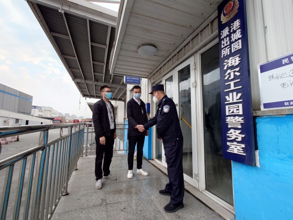 改造成臨時(shí)“宿舍”的警務(wù)室。江北區(qū)公安分局供圖