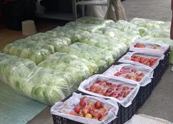 擺放整齊的愛心蔬果。雙鳳橋街道供圖