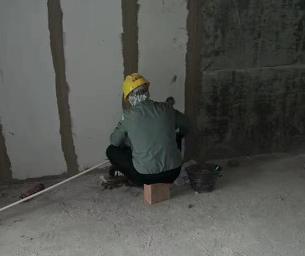 宸樾項目進行二次配管作業(yè)。康田集團供圖