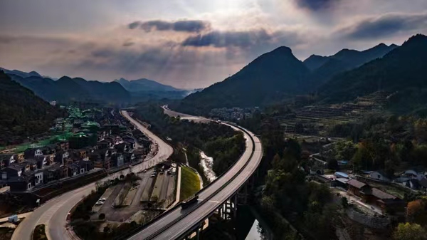 洪安邊城三省風(fēng)情街項(xiàng)目一景。胡程攝