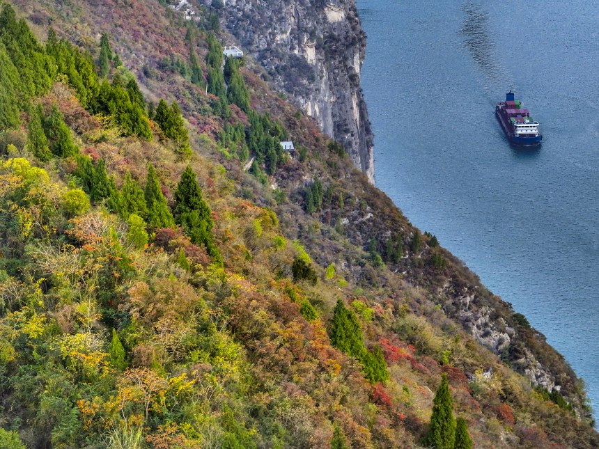 長江瞿塘峽一帶景色宜人，秀美如畫。王正坤攝